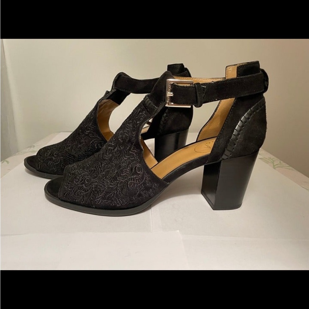 Black Women's T-Strap Block Heel Sandals
